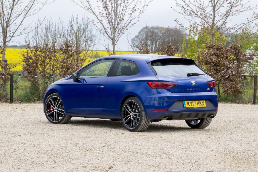  Seat Leon SC Cupra 300 2017 года  (UK) (фото 14 из 22)